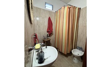 SE VENDE CASA DOS DORMITORIOS + LOCAL COMERCIAL EN ALMAFUERTE