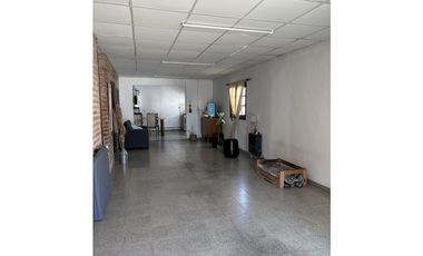 SE VENDE CASA DOS DORMITORIOS + LOCAL COMERCIAL EN ALMAFUERTE