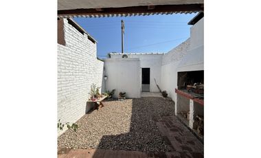 SE VENDE CASA DOS DORMITORIOS + LOCAL COMERCIAL EN ALMAFUERTE