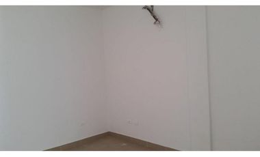 ARRIENDA BODEGA 19 C.L.I. SAN JERÓNIMO-MONTERA