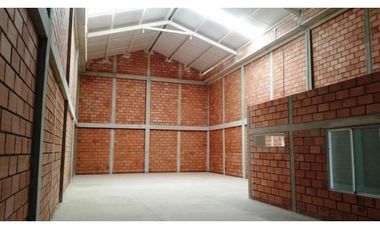 ARRIENDA BODEGA 19 C.L.I. SAN JERÓNIMO-MONTERA