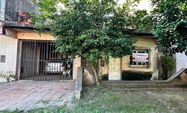 VENDE propiedad 10x37,50 Mariano Moreno