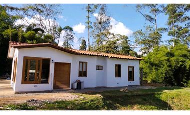 ACOGEDORA CASA INDEPENDIENTE EN CALDAS