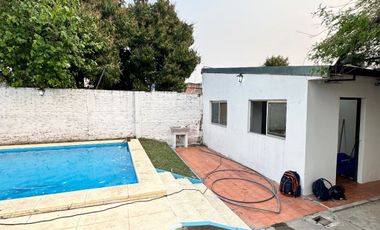 VENDE propiedad con piscina