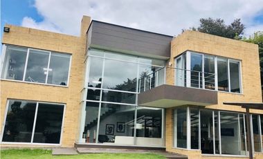 PRECIOSA CASA CAMPESTRE EN APOSENTOS, VISTA INCREIBLE.