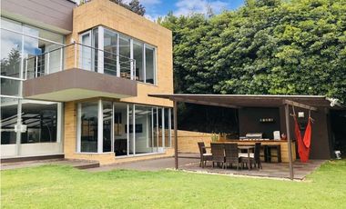 PRECIOSA CASA CAMPESTRE EN APOSENTOS, VISTA INCREIBLE.