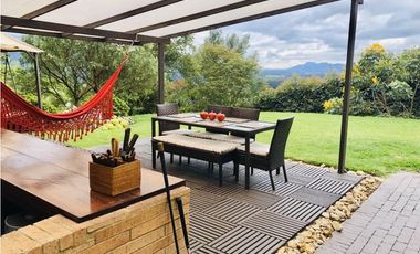 PRECIOSA CASA CAMPESTRE EN APOSENTOS, VISTA INCREIBLE.