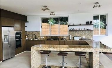 PRECIOSA CASA CAMPESTRE EN APOSENTOS, VISTA INCREIBLE.