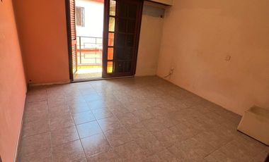 Casa en venta de 4 dormitorios c/ cochera en Banfield Oeste