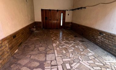 Casa en venta de 4 dormitorios c/ cochera en Banfield Oeste