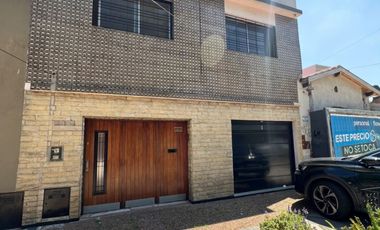 Casa en venta de 4 dormitorios c/ cochera en Banfield Oeste