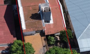 VENDE casa con piscina en zona centro