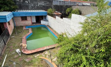 VENDE casa con piscina en zona centro