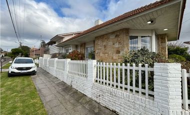 CASA EN PUNTA MOGOTES