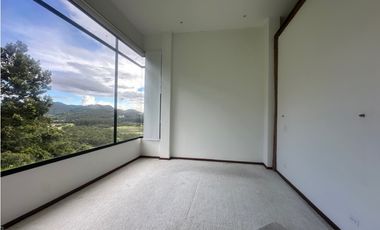 CASA CON ESPECTACULAR VISTA
