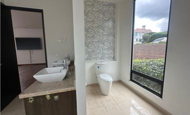 CASA CON ESPECTACULAR VISTA