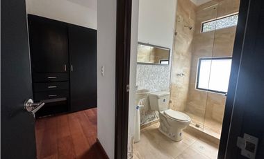 CASA CON ESPECTACULAR VISTA