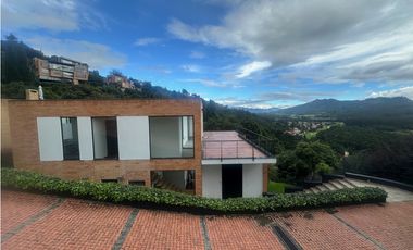 CASA CON ESPECTACULAR VISTA