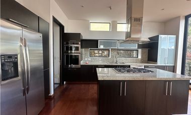 CASA CON ESPECTACULAR VISTA