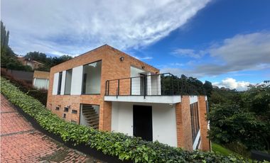 CASA CON ESPECTACULAR VISTA