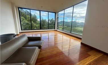 CASA CON ESPECTACULAR VISTA