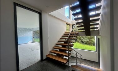 CASA CON ESPECTACULAR VISTA