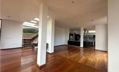 CASA CON ESPECTACULAR VISTA