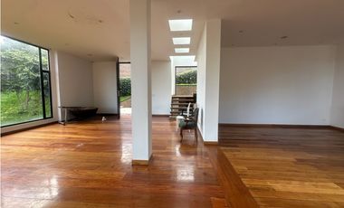 CASA CON ESPECTACULAR VISTA