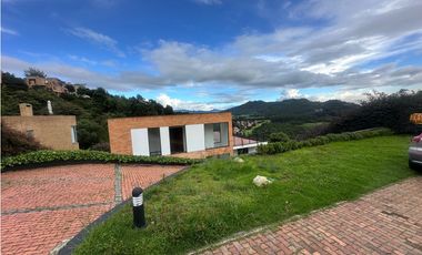 CASA CON ESPECTACULAR VISTA