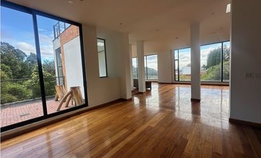 CASA CON ESPECTACULAR VISTA