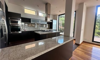 CASA CON ESPECTACULAR VISTA