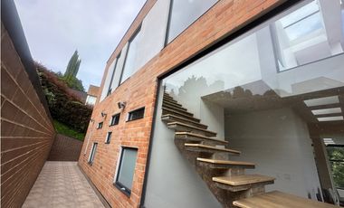 CASA CON ESPECTACULAR VISTA