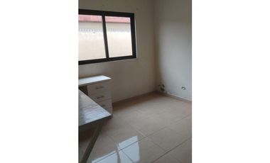 VENTA DE CASA EN LA CHORRERA, PH HACIENDA LOS ESTABLOS (OF)