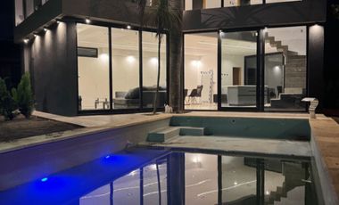 Casa a estrenar en alquiler temporario de 3 dormitorios c/ cochera en El Sosiego