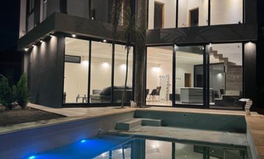 Casa a estrenar en alquiler temporario de 3 dormitorios c/ cochera en El Sosiego