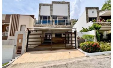 Se alquila Casa Semi amueblada en Altos de Panamá