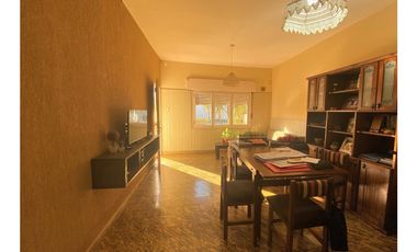 SE VENDE CASA 3 DORMITORIOS EN ALMAFUERTE