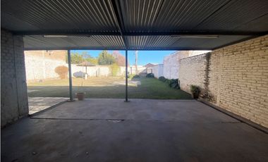 SE VENDE CASA 3 DORMITORIOS EN ALMAFUERTE
