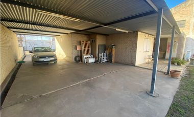 SE VENDE CASA 3 DORMITORIOS EN ALMAFUERTE