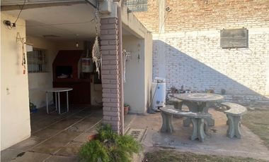 SE VENDE CASA 3 DORMITORIOS EN ALMAFUERTE