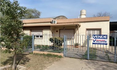 SE VENDE CASA 3 DORMITORIOS EN ALMAFUERTE