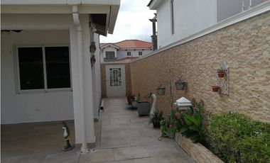 VENTA CASA VERSALLES