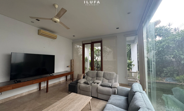 Disewakan townhouse full furnished lokasi strategis kemang