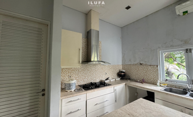 Disewakan townhouse full furnished lokasi strategis kemang