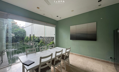 Disewakan townhouse full furnished lokasi strategis kemang