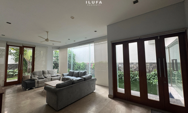 Disewakan townhouse full furnished lokasi strategis kemang