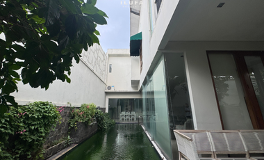 Disewakan townhouse full furnished lokasi strategis kemang