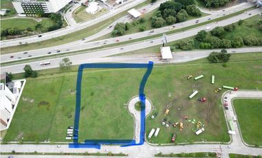 Se Vende Terreno en Santa Maria Business