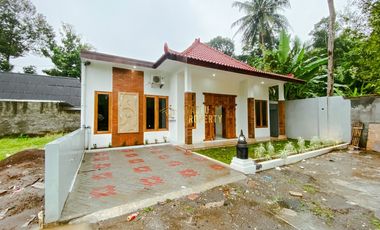 RUMAH ETNIK MODERN, HANYA 12 MENIT KE CANDI BOROBUDUR DI MAGELANG
