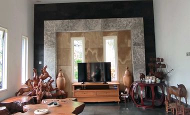 Villa Lubanyu Pecaluk Prigen,Pandaan